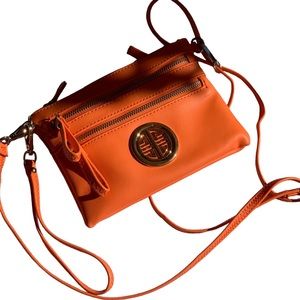 👛 🥰 Cute casual clutch for the weekend!